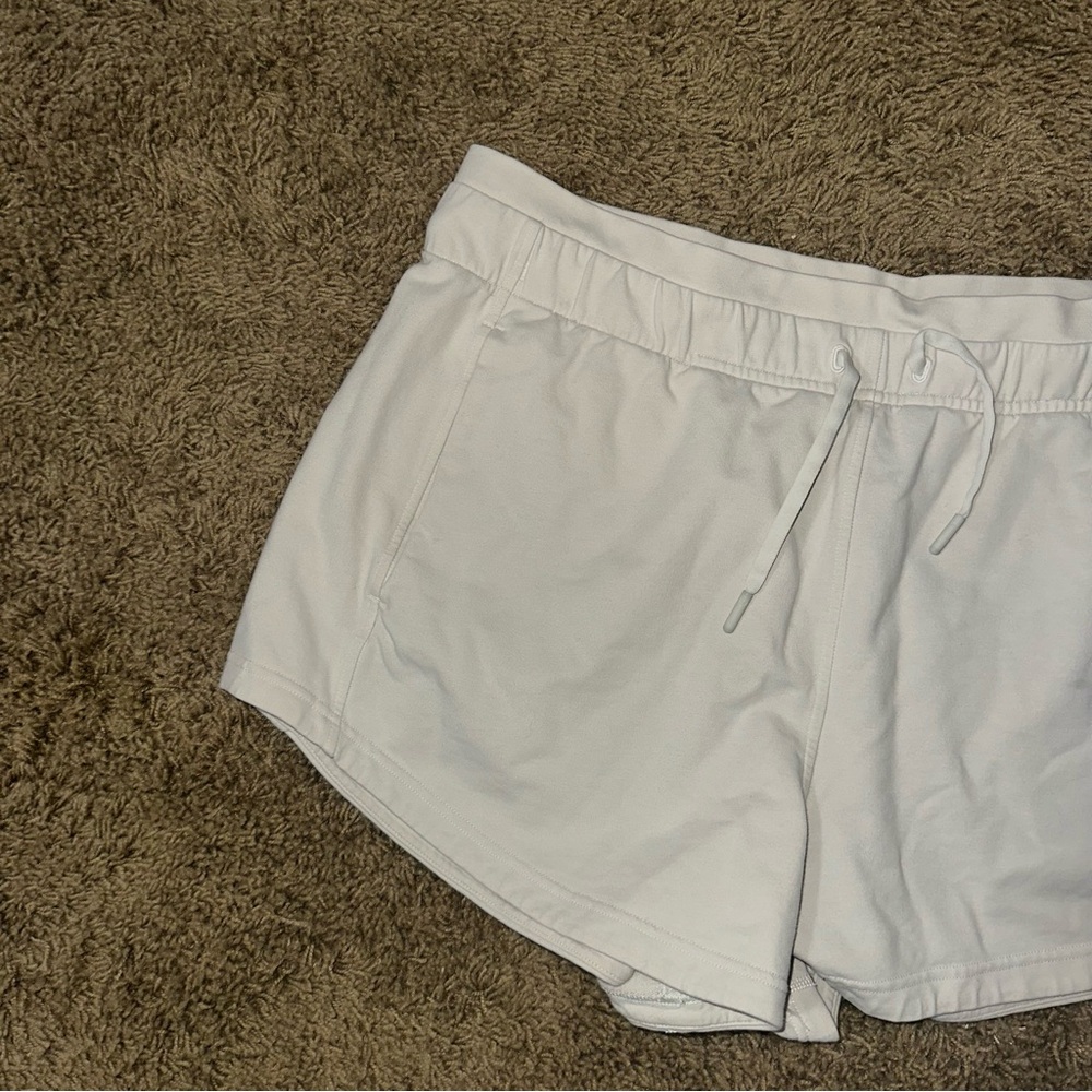 Women’s Lululemon Inner Glow Shorts Size 14 - Picture 2 of 6